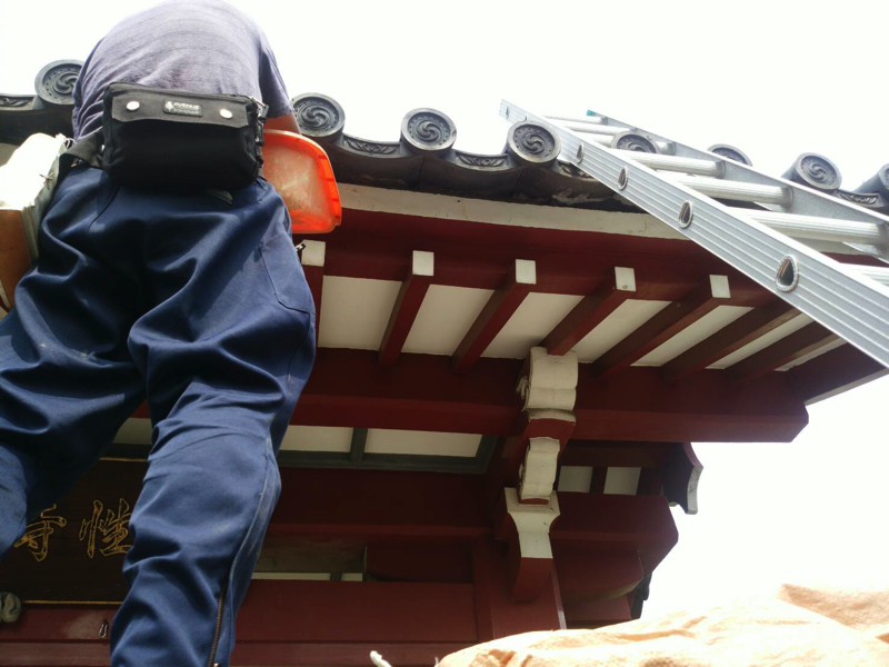 埼玉県三郷市の有限会社 伊原瓦巧芸、瓦修理と漆喰塗り工事
