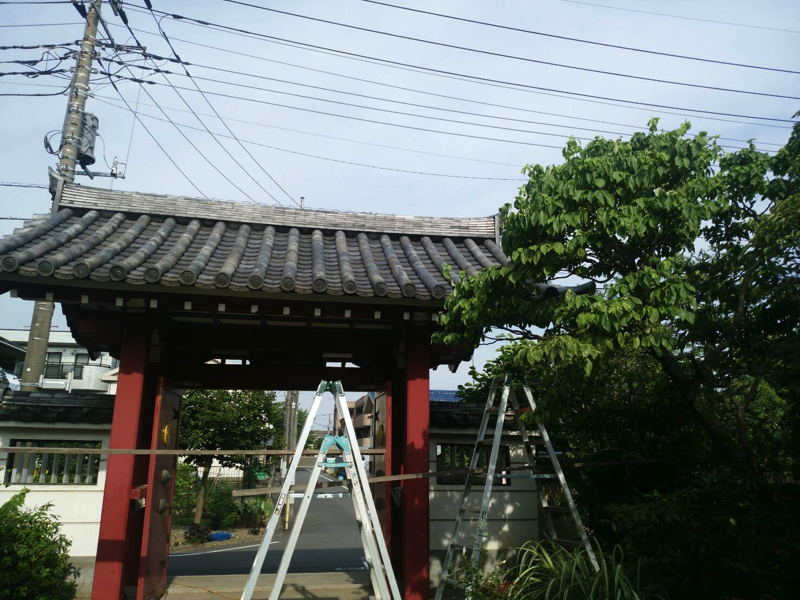 埼玉県三郷市の有限会社 伊原瓦巧芸、瓦修理と漆喰塗り工事