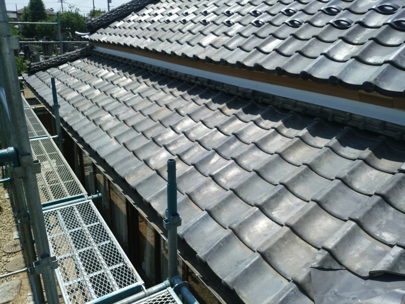 埼玉県三郷市の有限会社 伊原瓦巧芸、旧家屋根大改修工事完了